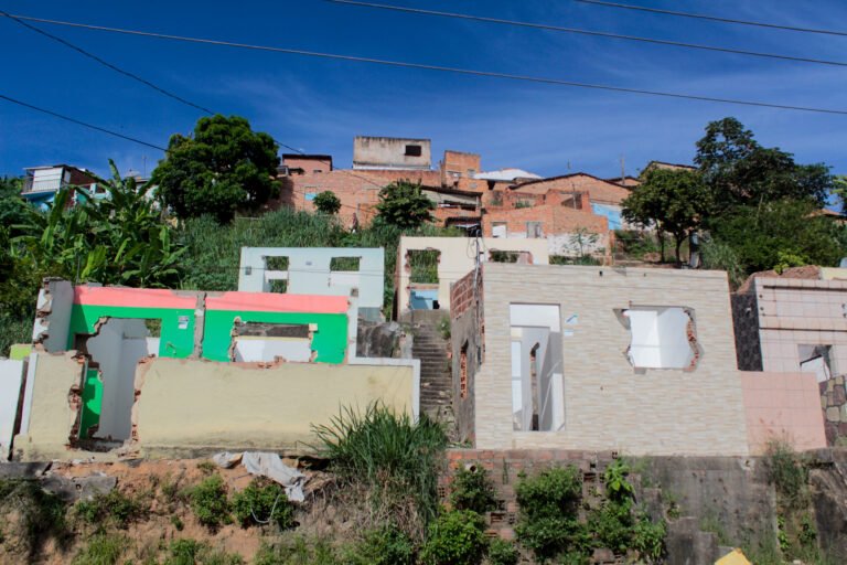 Bairro atingido pelo afundamento em Maceió
